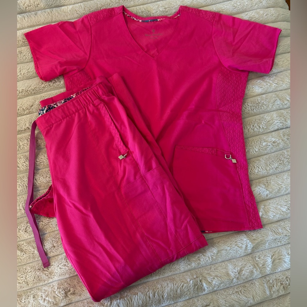 Vera Bradley Pink scrub set